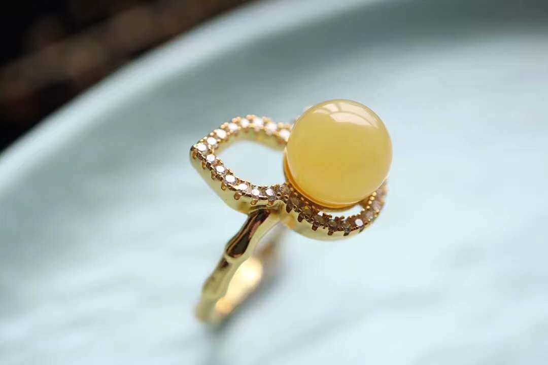 香港工艺，天然蜜蜡戒指，精选俄料，主石尺寸：7mm
